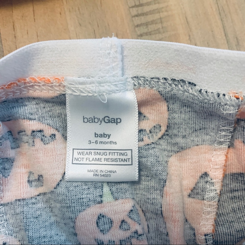Baby Gap | Orange Jack-O-Lantern Pajama Set - Picture 5 of 6